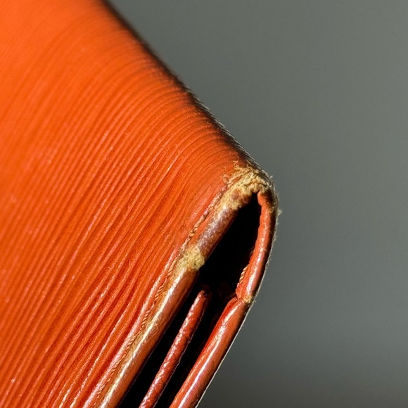 Authentic Louis Vuitton Epi Checkbook Bifold - Picture 5 of 9